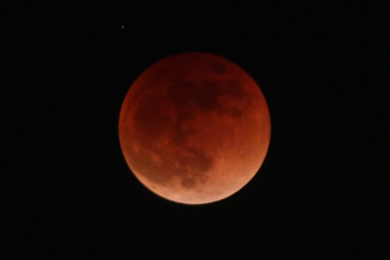 Read more about the article The Super Blue Blood Moon